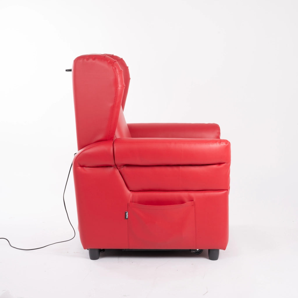 Pflege-Relaxsessel Chanel von egoista in Rot mit Kunstlederbezug, seitliche Ansicht mit hochgeklappter Rückenlehne, praktischer Seitentasche und sichtbarem Kabelanschluss – ein komfortabler und funktionaler Pflegesessel für entspannte Sitzpositionen.