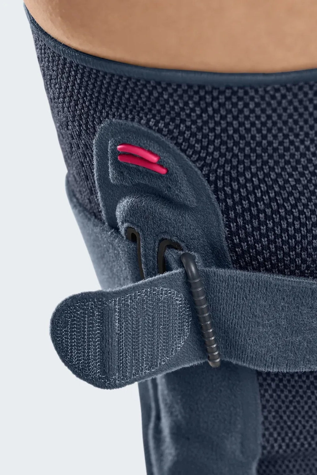 Kniebandage Genumedi pro extraweit mit Haftband