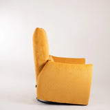 Relaxsessel bubble von egoista in der Farbe gelb in der Wippposition vorn