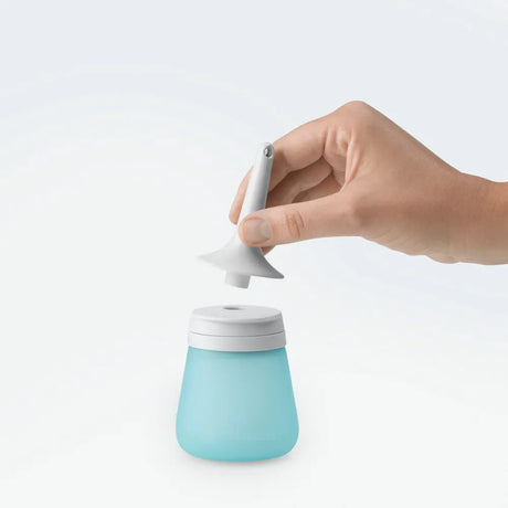 Vorbereitung des Peristeen Light Katheter mit Wasserbehälter - Katheter aufsetzen