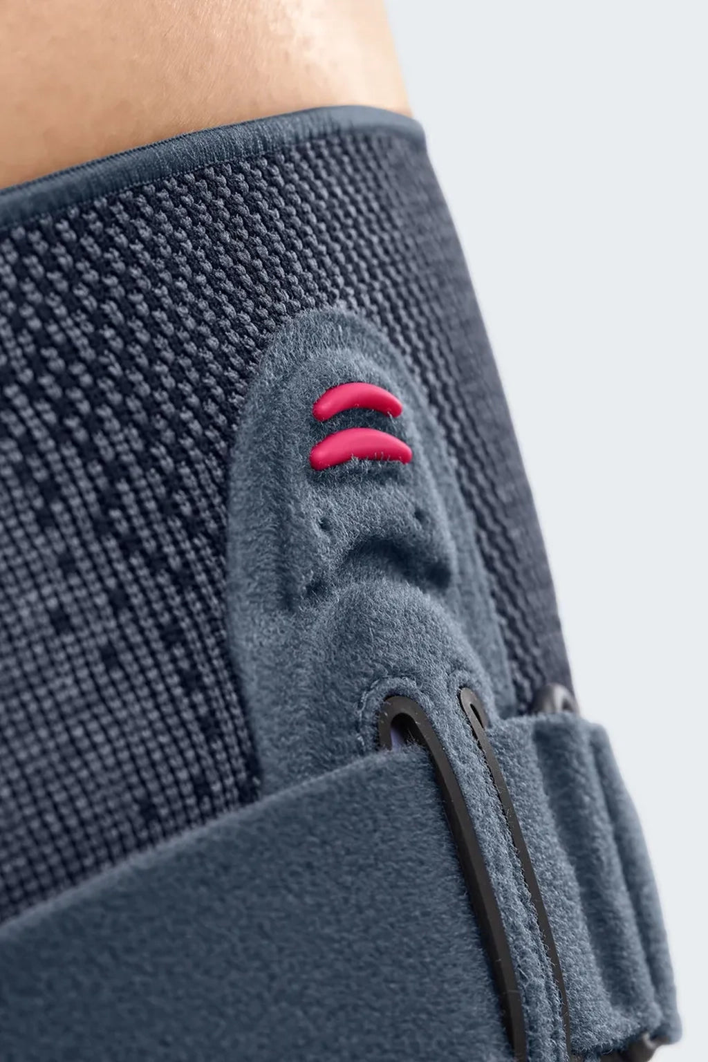 Kniebandage Genumedi pro extraweit mit Haftband