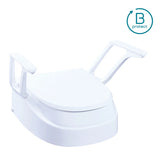 Toilettensitzerhöhung SmartFix B-Protect von Dietz mit geschlossenem Deckel und hochklappbaren Armlehnen, weiß, mit B-Protect-Logo für antivirale und antibakterielle Oberfläche.